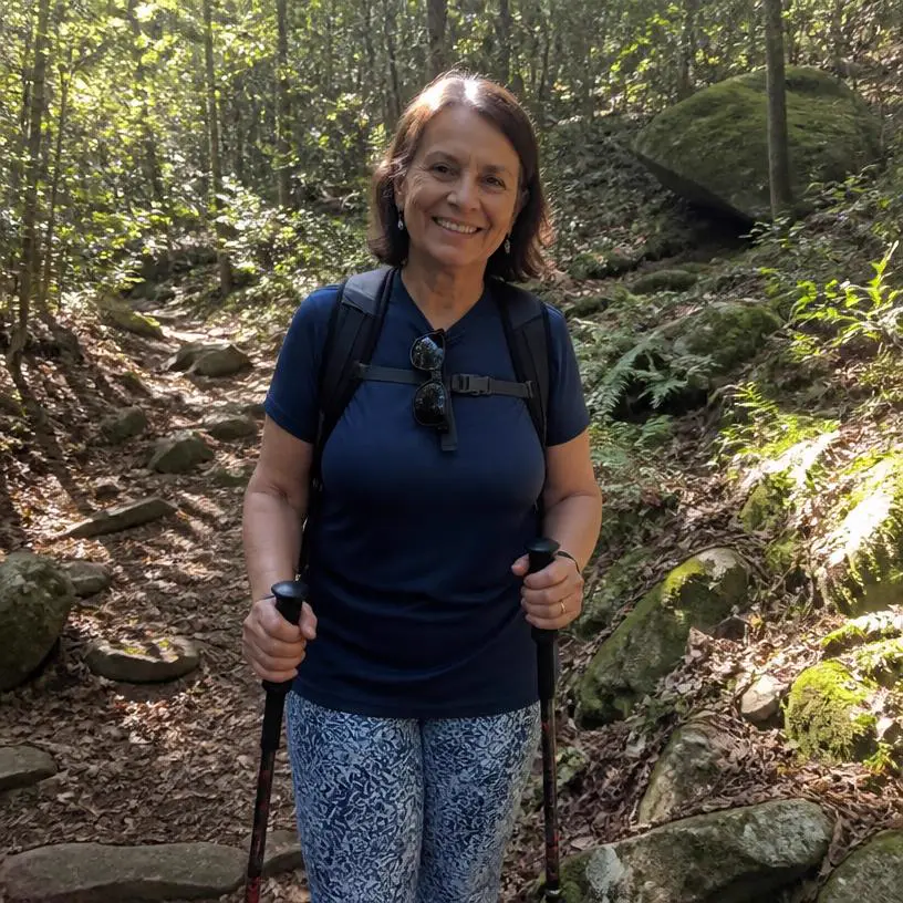 Aluna em trilha